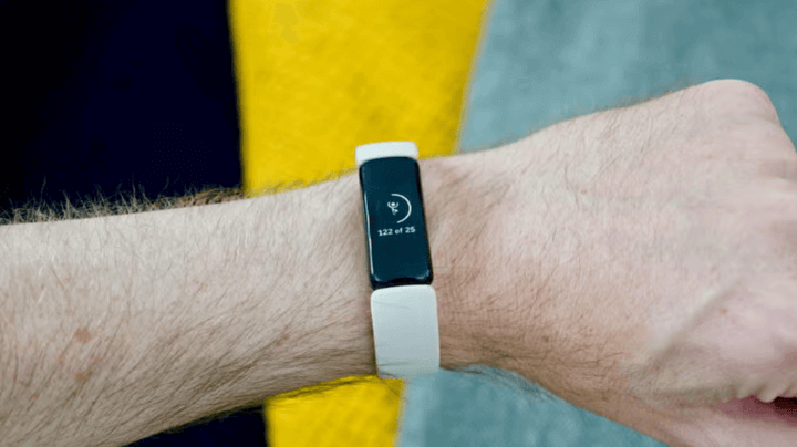 ฟีเจอร์ Active Zone Minutes ที่ช่วยติดตามการออกกำลังกายในโซนที่เหมาะสมเพื่อเพิ่มประสิทธิภาพในการฟิตเนส