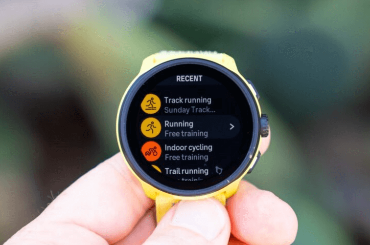 ฟีเจอร์ติดตามกิจกรรมช่วยบันทึกการวิ่ง การออกกำลังกาย และกิจกรรมฟิตเนสต่าง ๆ อย่างแม่นยำ