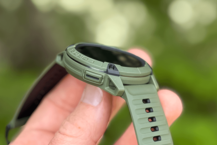 ตัวเรือนกลางแจ้ง ดีไซน์ทนทาน แข็งแรง และพร้อมลุยกิจกรรมผจญภัย