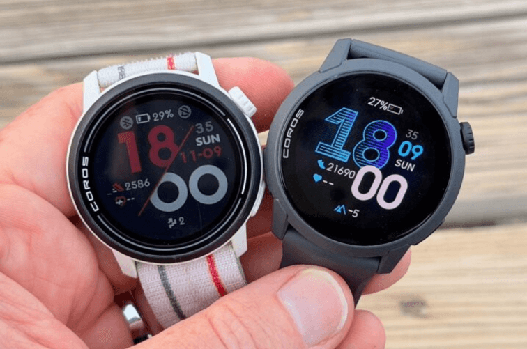 Coros Pace 4 สองเวอร์ชันต่างกัน แสดงตัวเลือกสีและดีไซน์สำหรับนักวิ่งและนักกีฬา