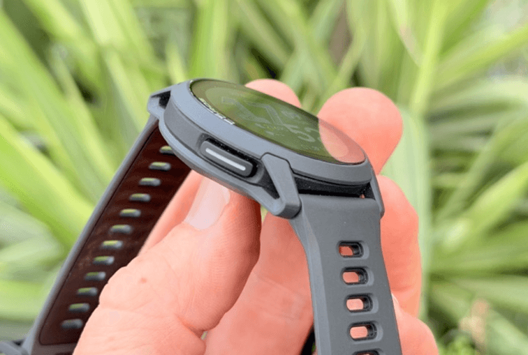 ตัวเรือนดีไซน์บาง น้ำหนักเบา และทนทาน เหมาะสำหรับนักวิ่งและนักกีฬา