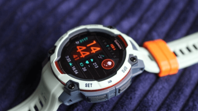 หน้าจออ่านง่ายแม้กลางแจ้ง เหมาะสำหรับติดตามกิจกรรมและเส้นทาง