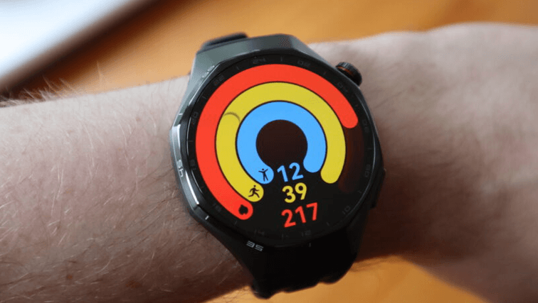 ฟีเจอร์ติดตามการออกกำลังกายสำหรับการตรวจสอบการฝึกซ้อม ระดับกิจกรรม และสมรรถภาพโดยรวม"