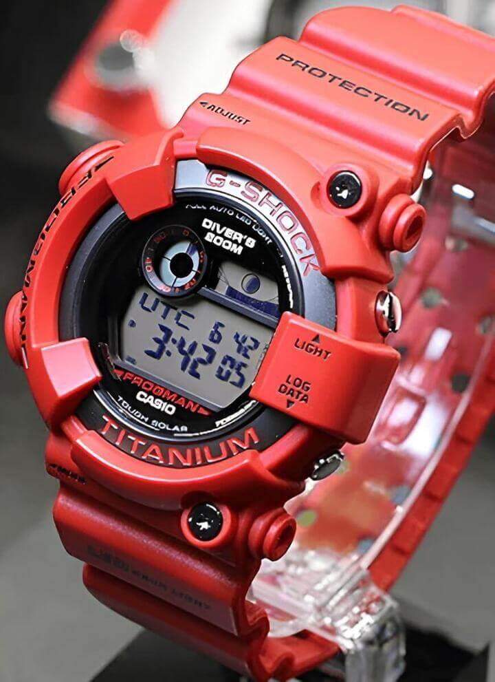 นาฬิกาดำน้ำรุ่น Frogman สีแดง-ดำ ดีไซน์ทนทานและแข็งแรง เหมาะสำหรับการดำน้ำลึก