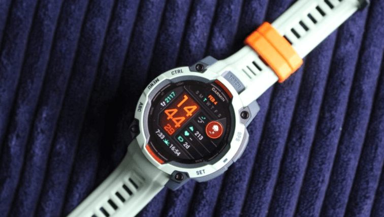 ดีไซน์แข็งแรงทนทานของ Garmin Instinct 3 เหมาะสำหรับการผจญภัยและกิจกรรมกลางแจ้ง