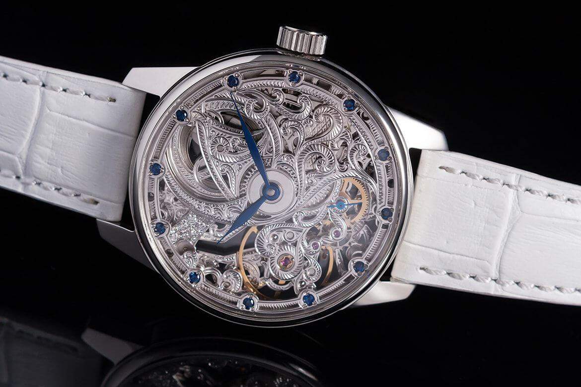 นาฬิกาเปลือย