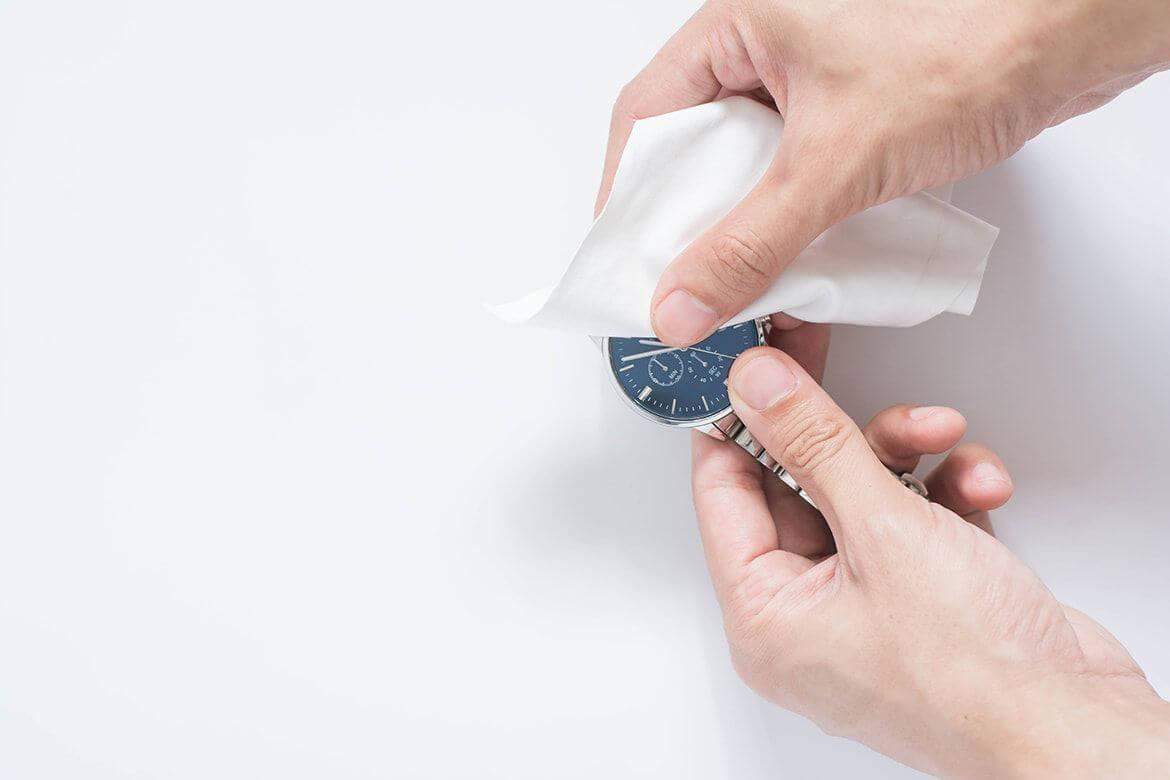 การทำความสะอาดหน้าปัดนาฬิกา