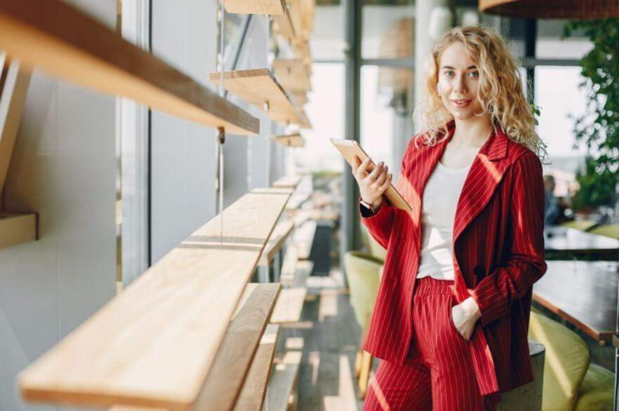 นาฬิกาสำหรับการแต่งกายสำนักงานในฤดูใบไม้ร่วง