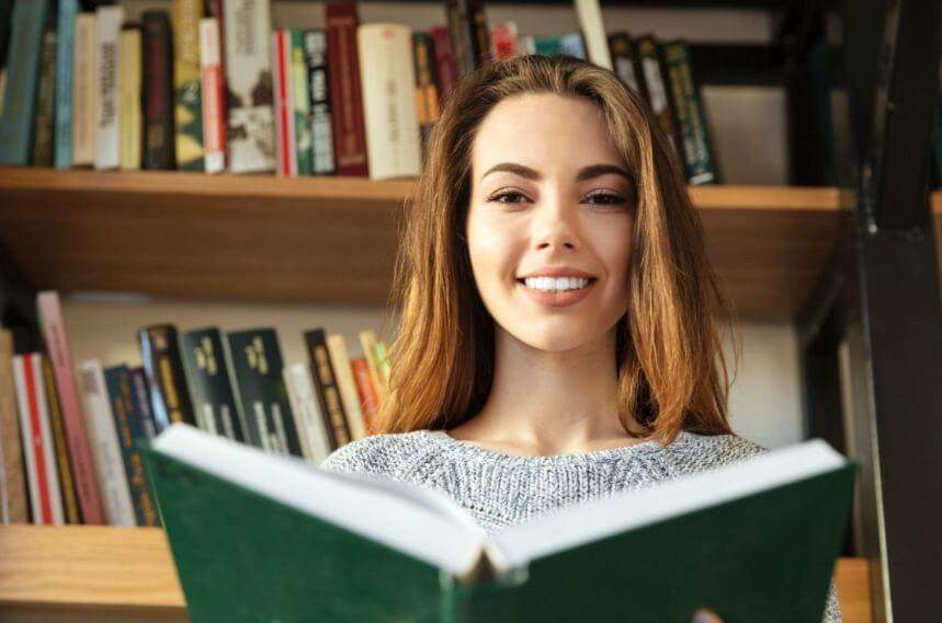 นาฬิกาที่เหมาะกับนักศึกษาหญิงควรเป็นแบบไหน?