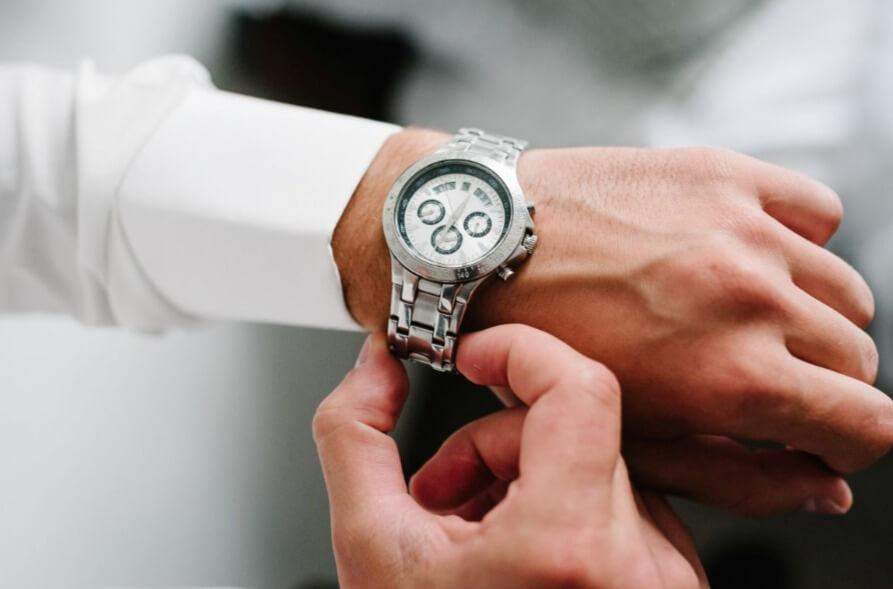 ทำไมนาฬิกาสีเงินถึงไม่มีวันตกเทรนด์?