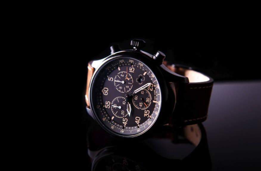 วิธีตั้งค่านาฬิกาที่มีโครโนกราฟ