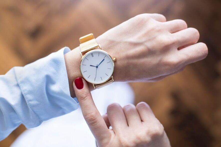 นาฬิกาที่มีตัวเรือนบางเป็นพิเศษ