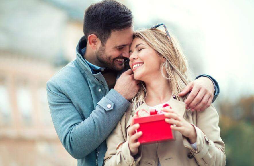 นาฬิกาเป็นของขวัญในวันครบรอบแต่งงาน