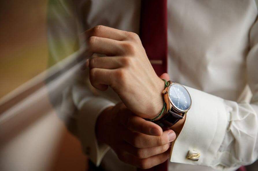 วิธีตั้งค่าข้างของดวงจันทร์ในนาฬิกา