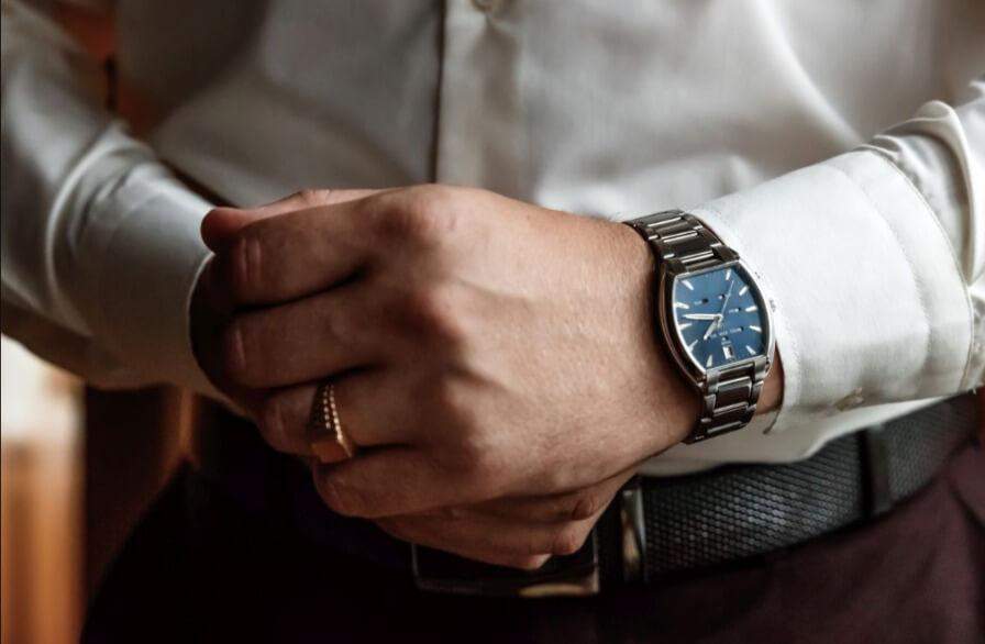 นาฬิกาไทเทเนียม