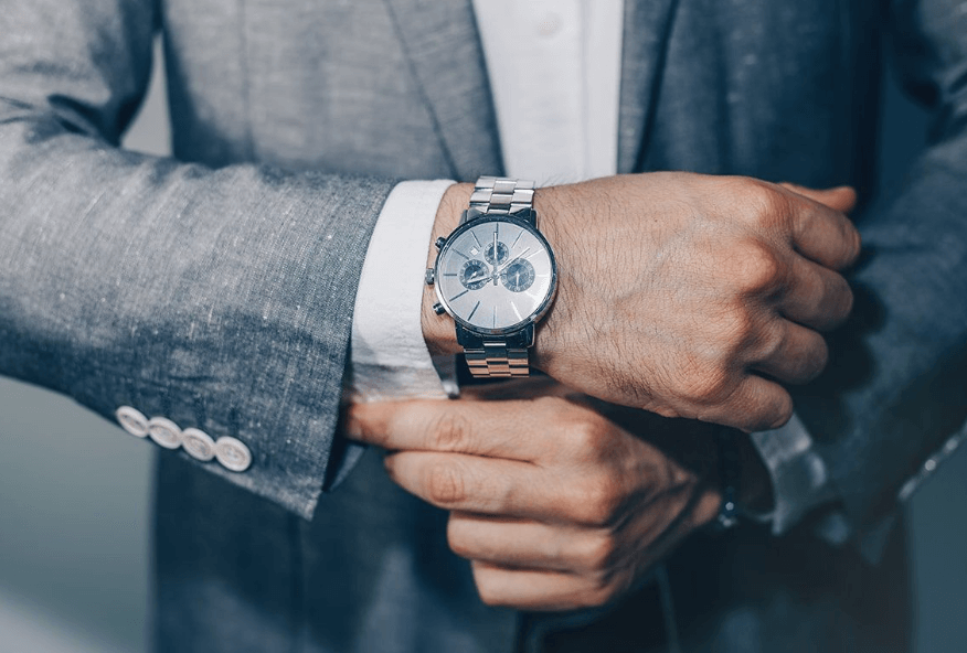 นาฬิกาไทเทเนียม เหล็ก หรือเซรามิก?