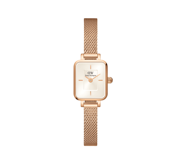 นาฬิกาหน้าปัดสี่เหลี่ยมสีทองทั้งหมดและหน้าปัดสีขาว สวยหรูดูดี