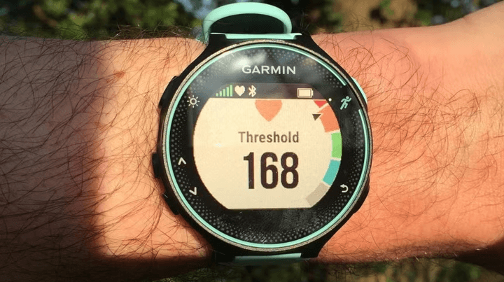 ข้อมูลการออกกำลังกายแบบเรียลไทม์บน Forerunner 235 ช่วยให้ติดตามผลได้ทันที