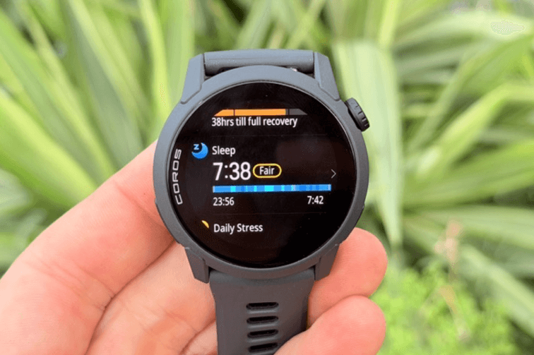 ฟีเจอร์ติดตามการนอนหลับแสดงคุณภาพการนอนและการฟื้นตัว เหมาะสำหรับนักวิ่งและนักกีฬา