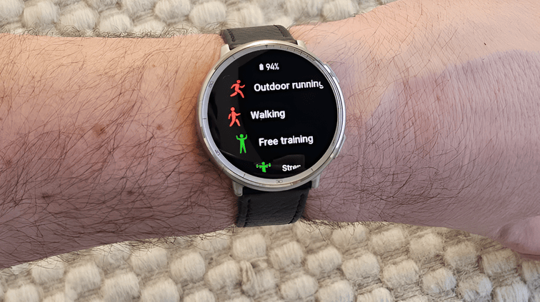 รุ่นแสดงโหมดกีฬาและการติดตามการออกกำลังกาย