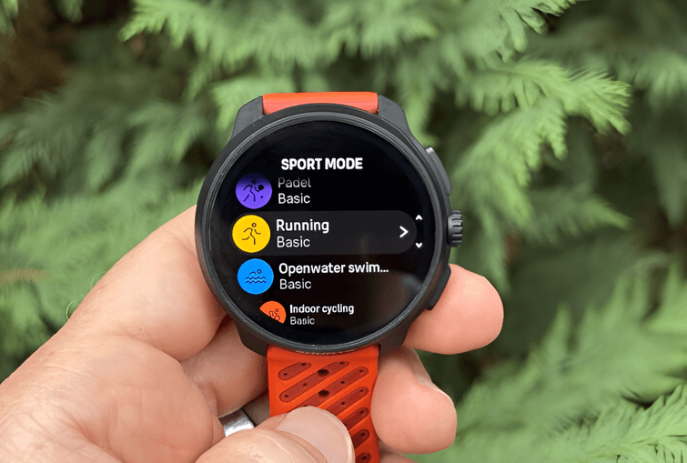 Race 2 รองรับโหมดกีฬามากถึง 95–115 แบบ สำหรับวิ่ง เทรล ปั่นจักรยาน ว่ายน้ำ และการติดตามกีฬาหลากหลายประเภท